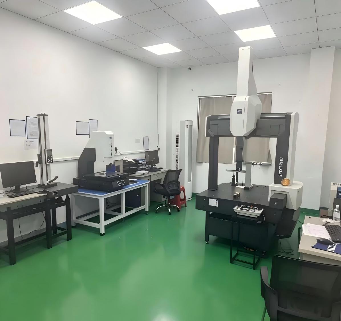 Quality inspection laboratory with dimensional measurement equipment